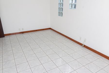 Casa para alugar com 71m², 1 quarto e sem vagaSala