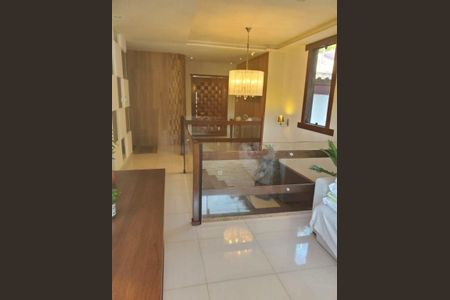 Casa à venda com 4 quartos, 320m² em Pendotiba, Niterói