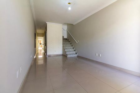 Casa à venda com 115m², 3 quartos e 2 vagasSala