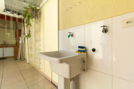 Casa à venda com 115m², 3 quartos e 2 vagasÁrea de Serviço