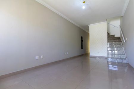 Casa à venda com 115m², 3 quartos e 2 vagasSala