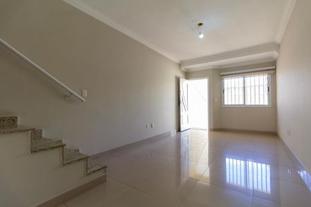 Casa à venda com 115m², 3 quartos e 2 vagasSala