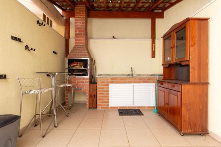 Casa à venda com 115m², 3 quartos e 2 vagasQuintal