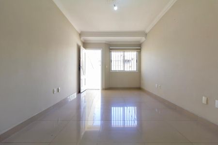 Casa à venda com 115m², 3 quartos e 2 vagasSala