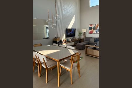 Casa à venda com 3 quartos, 243m² em Swiss Park, Campinas