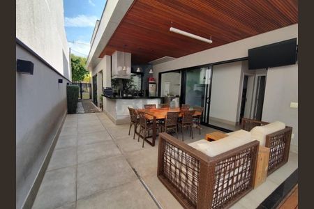 Casa à venda com 240m², 3 quartos e 4 vagas