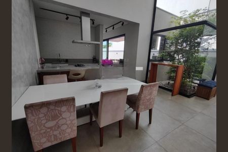 Casa à venda com 240m², 3 quartos e 4 vagas