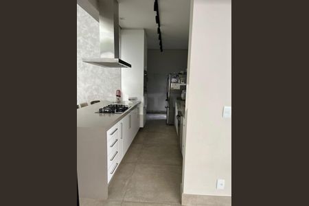 Casa à venda com 240m², 3 quartos e 4 vagas
