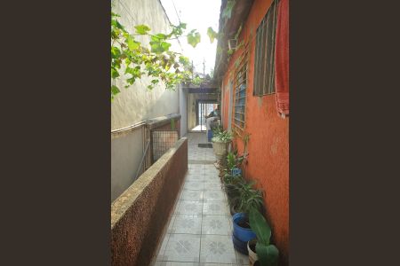 Casa para alugar com 153m², 2 quartos e 2 vagasQuintal- corredor lateral 