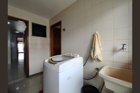 Apartamento para alugar com 214m², 3 quartos e 3 vagasÁrea de Serviço
