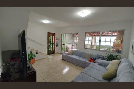 Casa à venda com 4 quartos, 170m² em Jardim dos Bichinhos, São Paulo