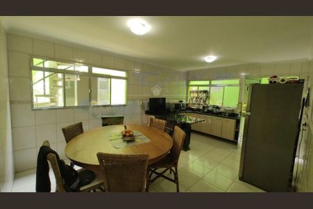 Casa à venda com 4 quartos, 170m² em Jardim dos Bichinhos, São Paulo