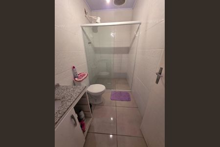 Banheiro  de casa para alugar com 2 quartos, 70m² em Santa Rosa de Lima, Porto Alegre