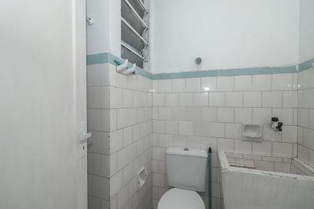 Banheiro de apartamento à venda com 0 quarto, 22m² em Floresta, Porto Alegre