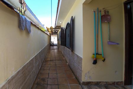 Casa para alugar com 110m², 3 quartos e 2 vagas Casa para alugar com 110m², 3 quartos e 2 vagasCorredor lateral