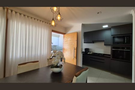 Casa à venda com 115m², 2 quartos e 2 vagas Casa à venda com 115m², 2 quartos e 2 vagasSala