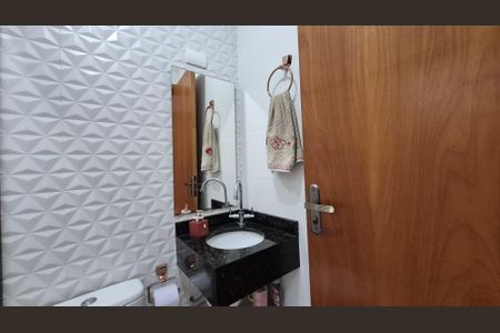 Casa à venda com 115m², 2 quartos e 2 vagas Casa à venda com 115m², 2 quartos e 2 vagasBanheiro da suíte