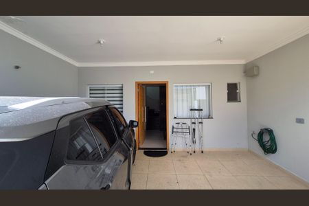Casa à venda com 115m², 2 quartos e 2 vagas Casa à venda com 115m², 2 quartos e 2 vagasGaragem