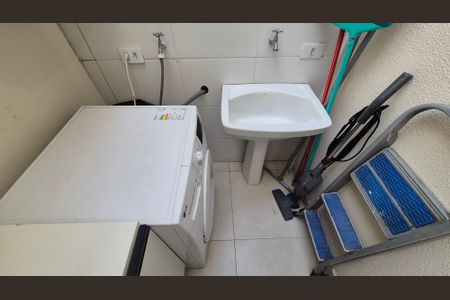 Casa à venda com 115m², 2 quartos e 2 vagas Casa à venda com 115m², 2 quartos e 2 vagasLavanderia