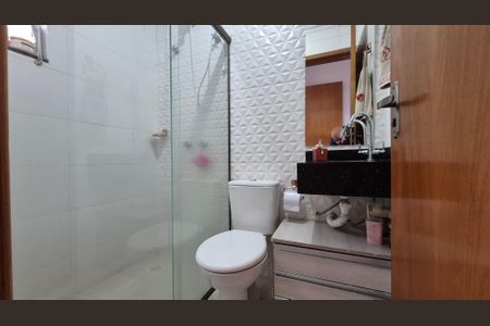 Casa à venda com 115m², 2 quartos e 2 vagas Casa à venda com 115m², 2 quartos e 2 vagasBanheiro da suíte