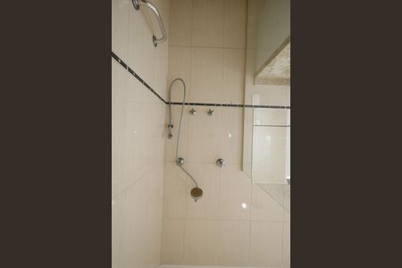 Casa de condomínio para alugar com 250m², 4 quartos e 3 vagasBanheiro da suíte 1