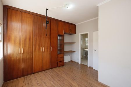 Casa de condomínio para alugar com 250m², 4 quartos e 3 vagasSuíte 1