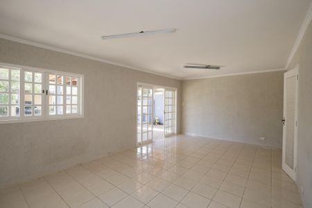 Casa de condomínio para alugar com 250m², 4 quartos e 3 vagasSalão