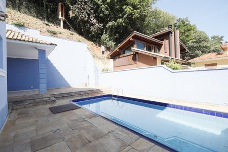 Casa de condomínio para alugar com 250m², 4 quartos e 3 vagasPiscina