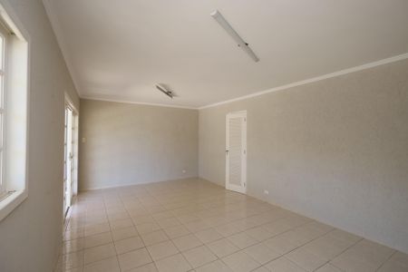 Casa de condomínio para alugar com 250m², 4 quartos e 3 vagasSalão