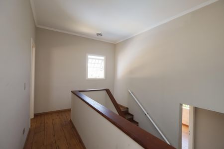 Casa de condomínio para alugar com 250m², 4 quartos e 3 vagasHall