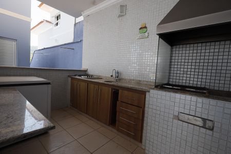 Casa de condomínio para alugar com 250m², 4 quartos e 3 vagasChurrasaqueira