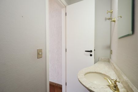Casa de condomínio para alugar com 250m², 4 quartos e 3 vagasLavabo
