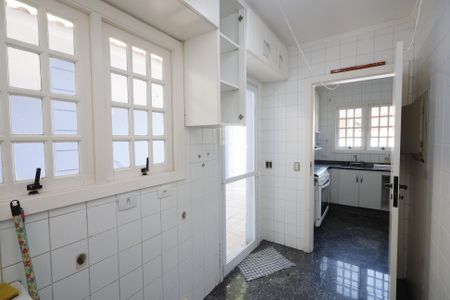 Casa de condomínio para alugar com 250m², 4 quartos e 3 vagasÁrea de Serviço