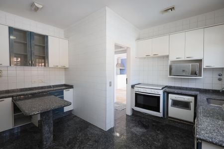 Casa de condomínio para alugar com 250m², 4 quartos e 3 vagasCozinha 