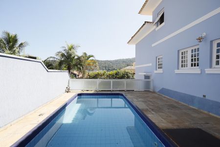 Casa de condomínio para alugar com 250m², 4 quartos e 3 vagasPiscina