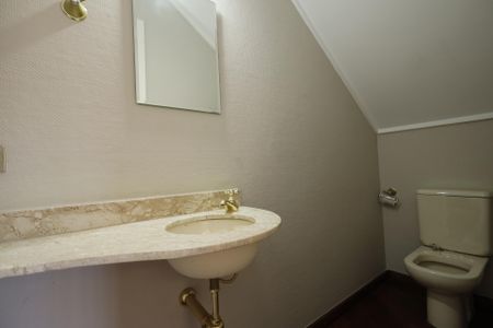 Casa de condomínio para alugar com 250m², 4 quartos e 3 vagasLavabo