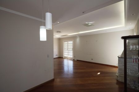 Casa de condomínio para alugar com 250m², 4 quartos e 3 vagasSala 