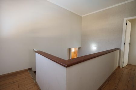Casa de condomínio para alugar com 250m², 4 quartos e 3 vagasHall