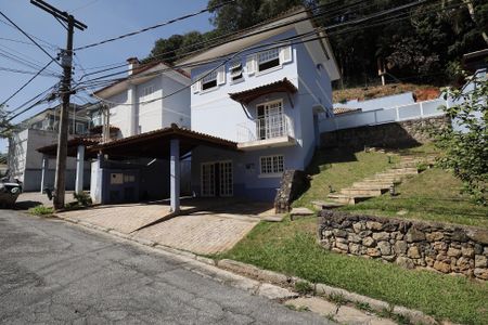 Casa de condomínio para alugar com 250m², 4 quartos e 3 vagasFachada / Placa 