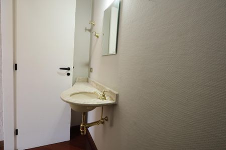 Casa de condomínio para alugar com 250m², 4 quartos e 3 vagasLavabo