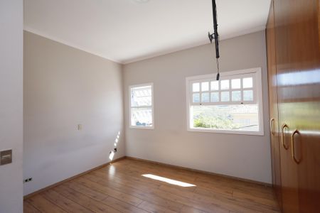 Casa de condomínio para alugar com 250m², 4 quartos e 3 vagasSuíte 1