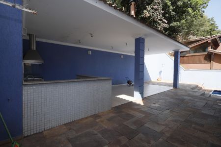 Casa de condomínio para alugar com 250m², 4 quartos e 3 vagasChurrsqueira