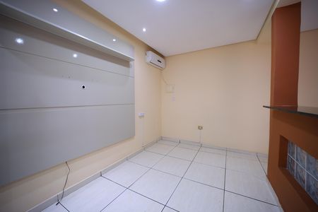 Sala de casa à venda com 2 quartos, 60m² em Vila Santo Henrique, São Paulo