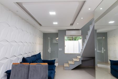 Casa de condomínio para alugar com 128m², 2 quartos e 1 vagaSala