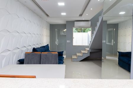 Casa de condomínio para alugar com 128m², 2 quartos e 1 vagaSala