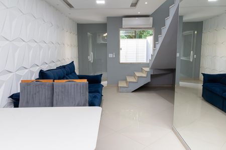 Casa de condomínio para alugar com 128m², 2 quartos e 1 vagaSala