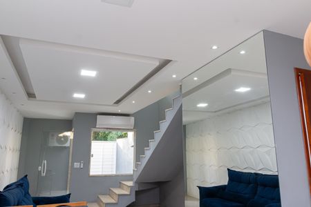 Casa de condomínio para alugar com 128m², 2 quartos e 1 vagaSala