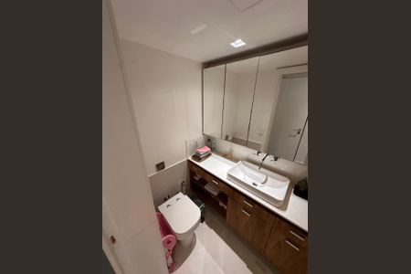 Apartamento à venda com 93m², 2 quartos e sem vaga Apartamento à venda com 93m², 2 quartos e sem vagaBanheiro
