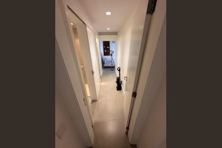 Corredor de apartamento à venda com 2 quartos, 93m² em Leblon, Rio de Janeiro