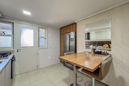 Cozinha de apartamento para alugar com 3 quartos, 150m² em Jardim Lindóia, Porto Alegre